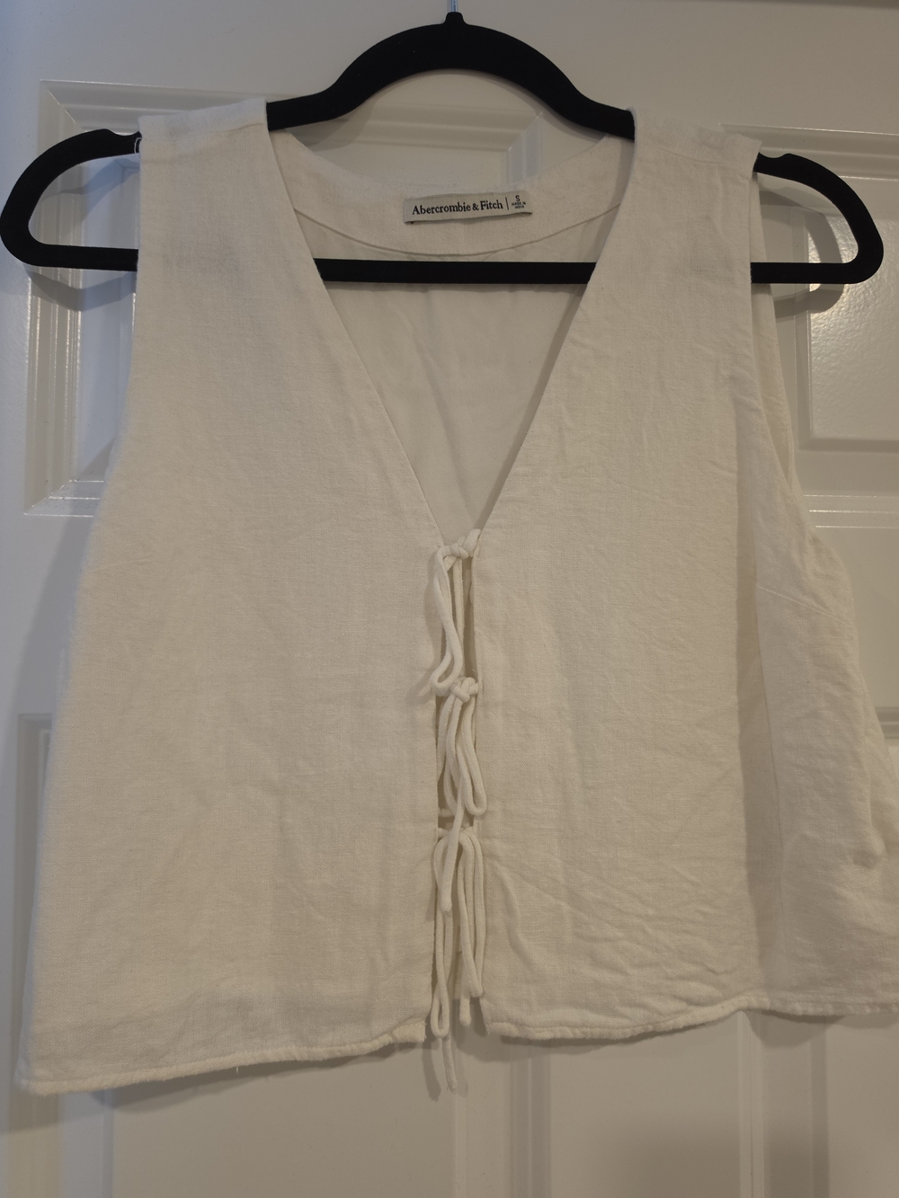 Abercrombie & Fitch White Lace-Up V-Neck Cropped Vest